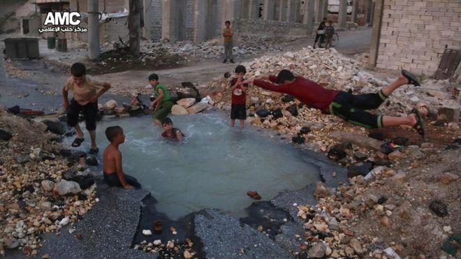 Activistas del Centro de Medios de Alepo dijeron que la foto de los niños fueron tomadas en el área de Sheikh Saeed, en la ciudad de Alepo. ALEPPO MEDIA CENTRE