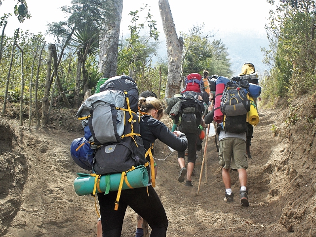 El número de turistas extranjeros que ascienden al Volcán de Acatenango se mantiene estable, mientras que el de visitantes nacionales ha bajado desde la trag edia ocurrida en enero último.