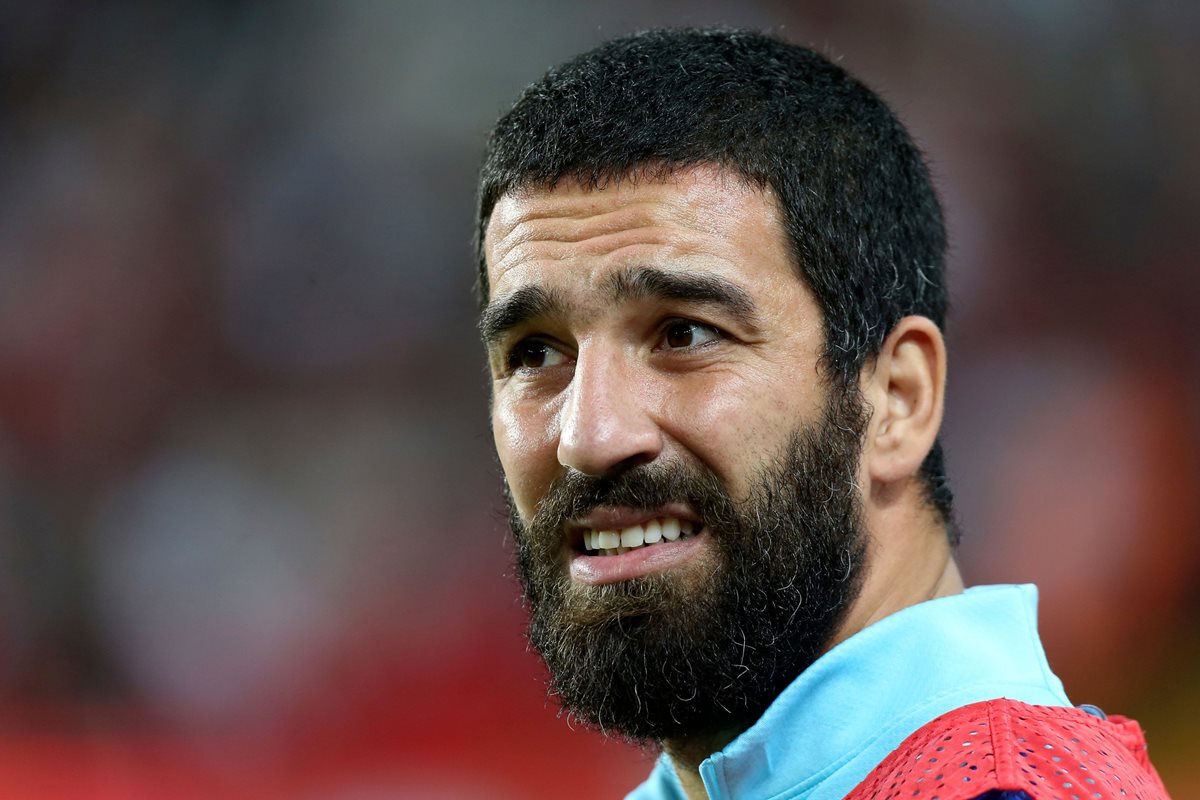 Arda Turan vuelve al futbol de su país en busca de reencontrar su felicidad y su mejor versión en el futbol. (Foto Prensa Libre: AFP)