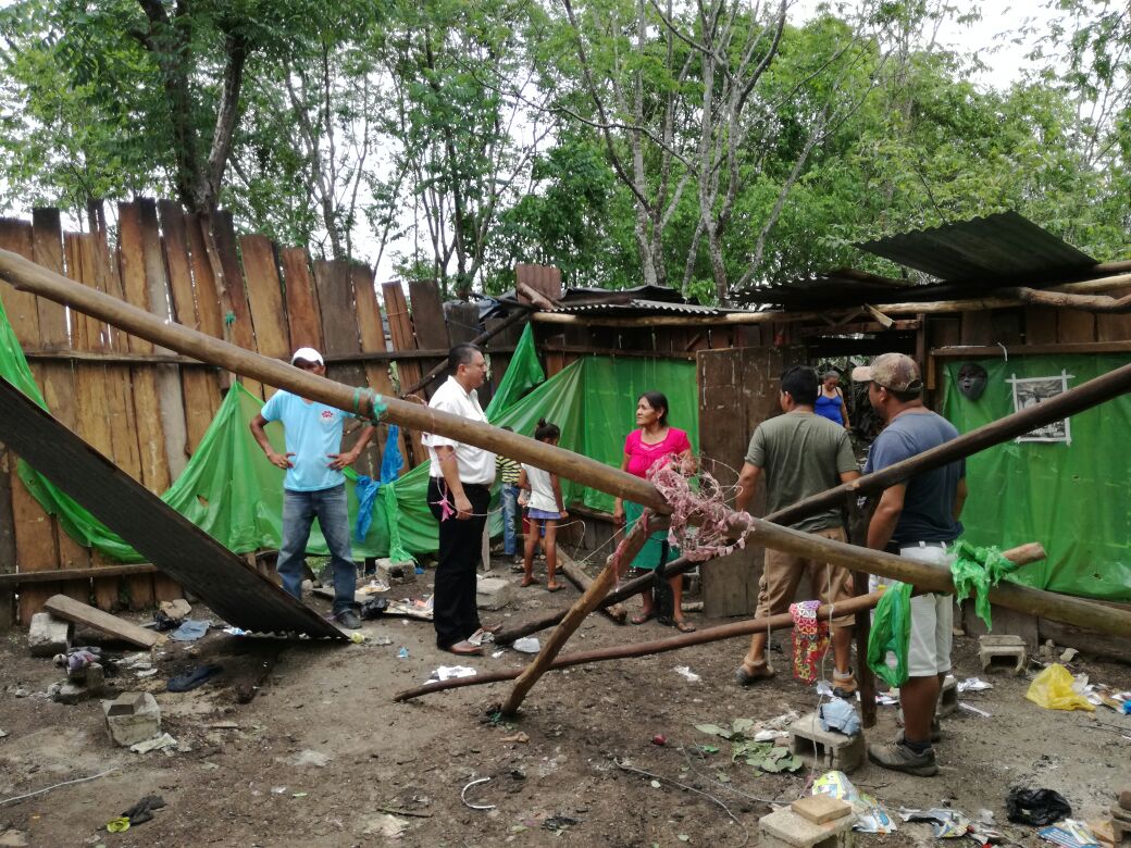 Una de las viviendas dañadas por el viento. (Foto Prensa Libre: Rigoberto Escobar).