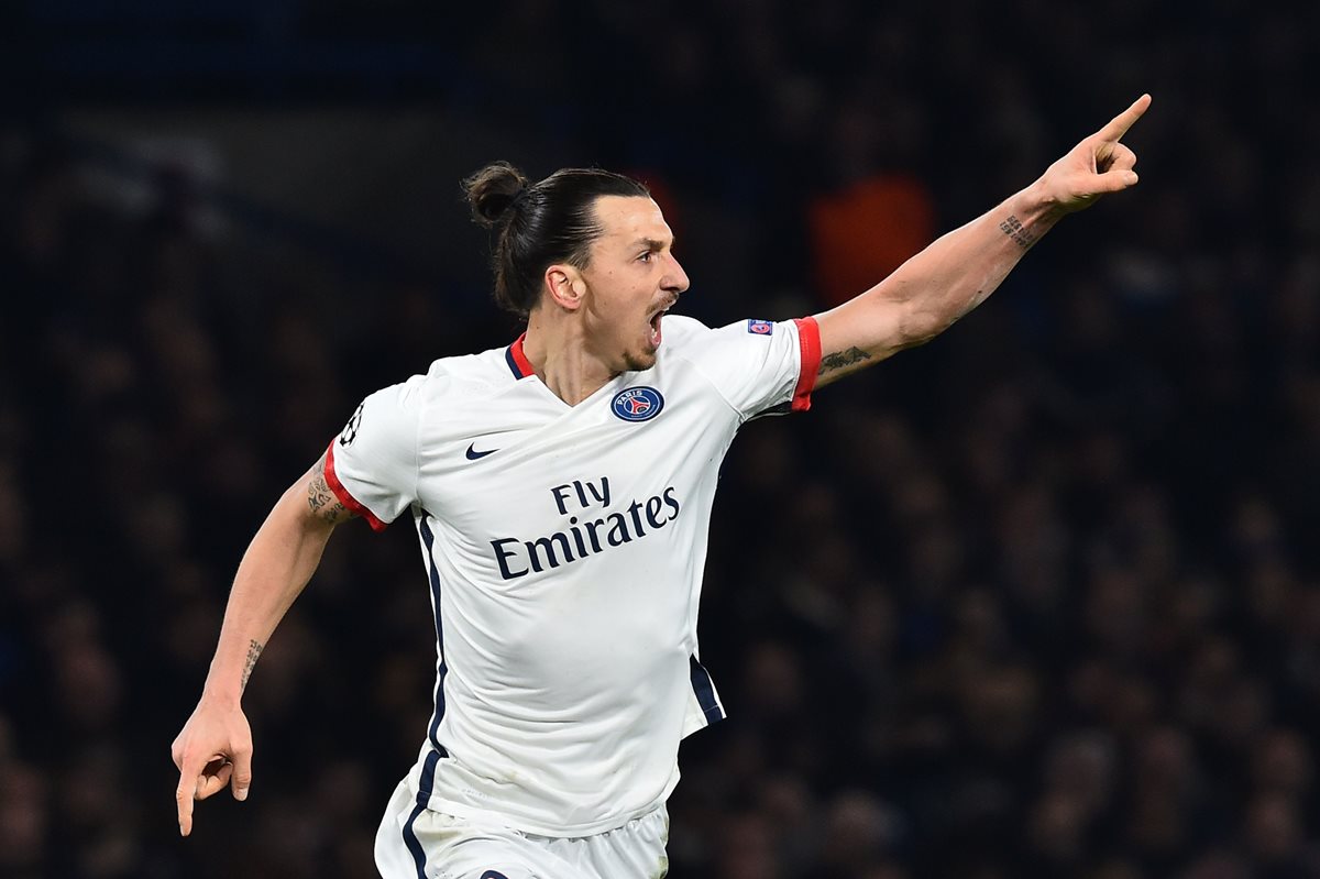 La estrella del París SG Zlatan Ibrahimovic lidera el grupo de jugadores convocados para la Eurocopa. (Foto Prensa Libre: AFP)