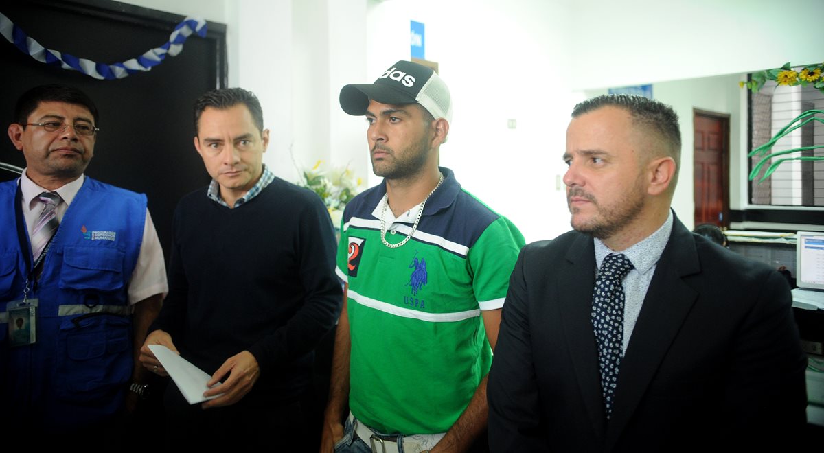 Didier Sagastume (Verde) interpuso una demanda en la PDH. (Foto Prensa Libre: Edwin Fajardo)