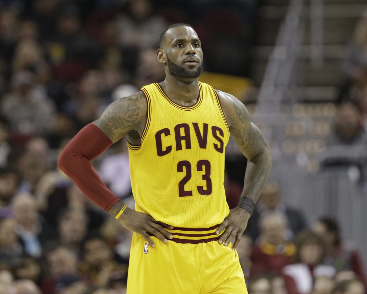 Lebron James está cansado de guardar silencio ante las criticas. (Foto Prensa Libre: AP)