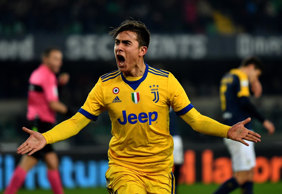 Paulo Dybala celebra después de anotar en el partido entre la Juventus y el Hellas Verona. (Foto Prensa Libre: AFP)