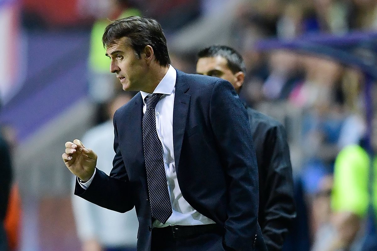 Julen Lopetegui da indicaciones durante la Supercopa de Europa. (AFP)