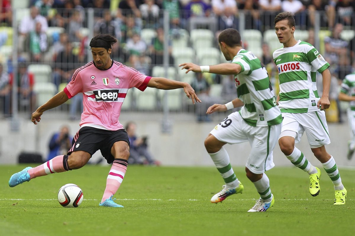 Khedira durante un juego amistoso de la Juventus frente al Lechia Gdansk. (Foto Prensa Libre: EFE)