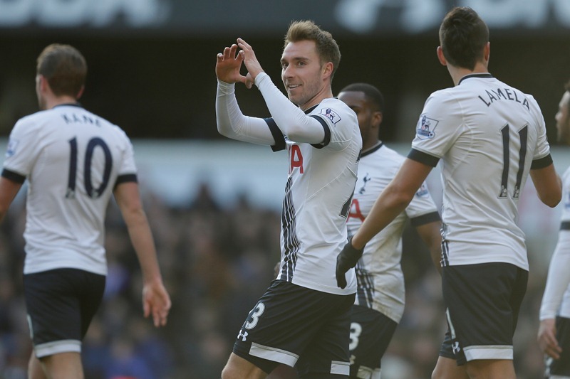 Christian Eriksen celebra su anotación ante el Sunderland. (Foto Prensa Libre: AP)