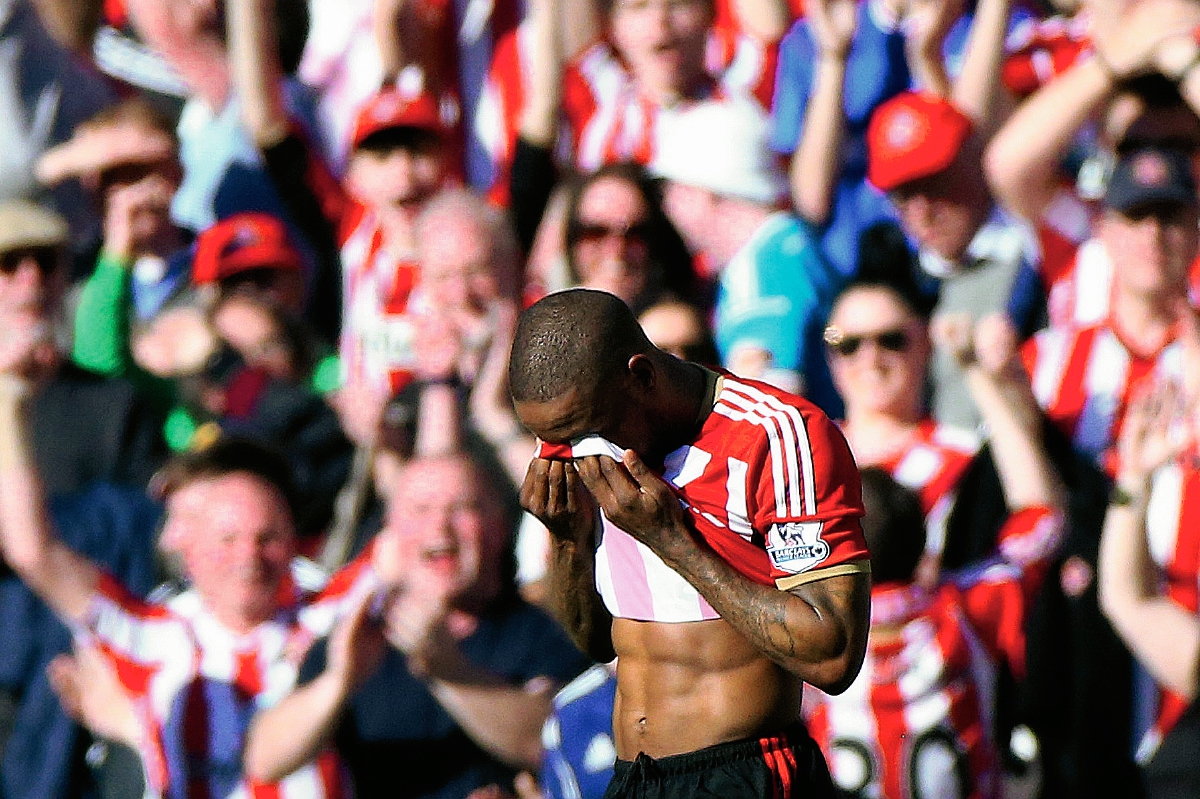 Defoe no pudo evitar llorar de la emoción en pleno partido. (Foto Prensa Libre: AP)