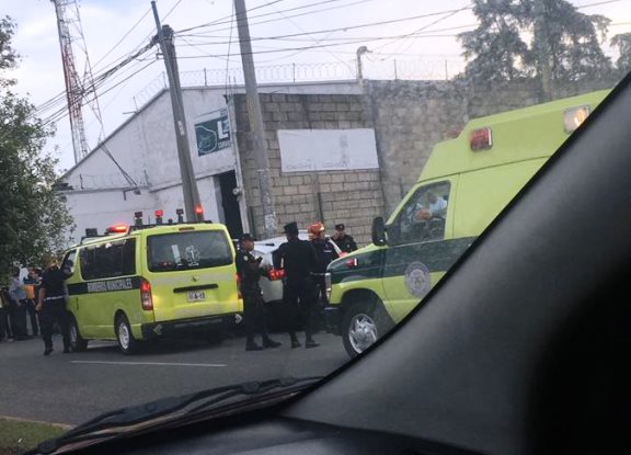 Socorristas permanecen en la escena del crimen. (Foto: Bomberos Municipales)