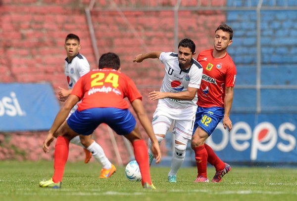 Municipal no convenció en su debut en el Clausura 2016. (Foto Prensa Libre: Francisco Sánchez)