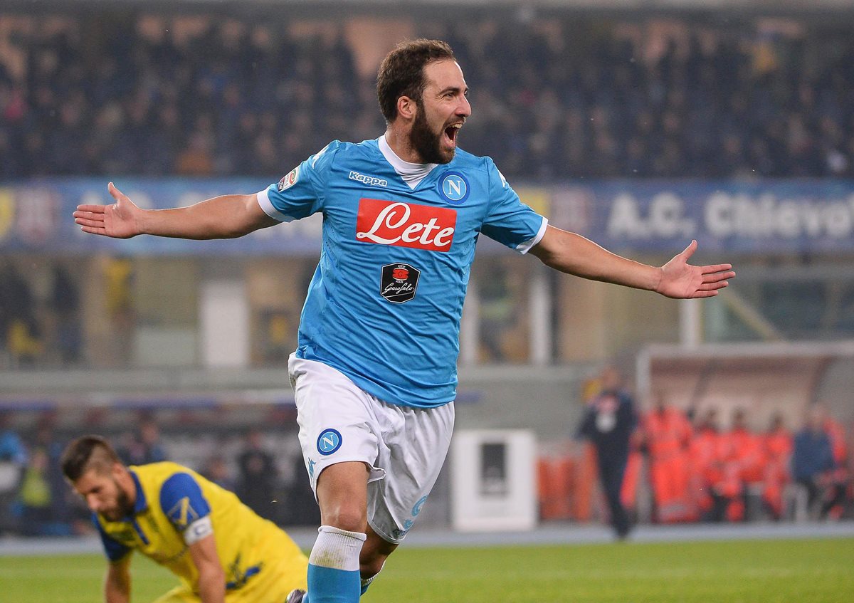 Gonzalo Higuaín, consiguió el 1 a 0 en el duelo ante Chievo Verona. (Foto Prensa Libre: AFP)