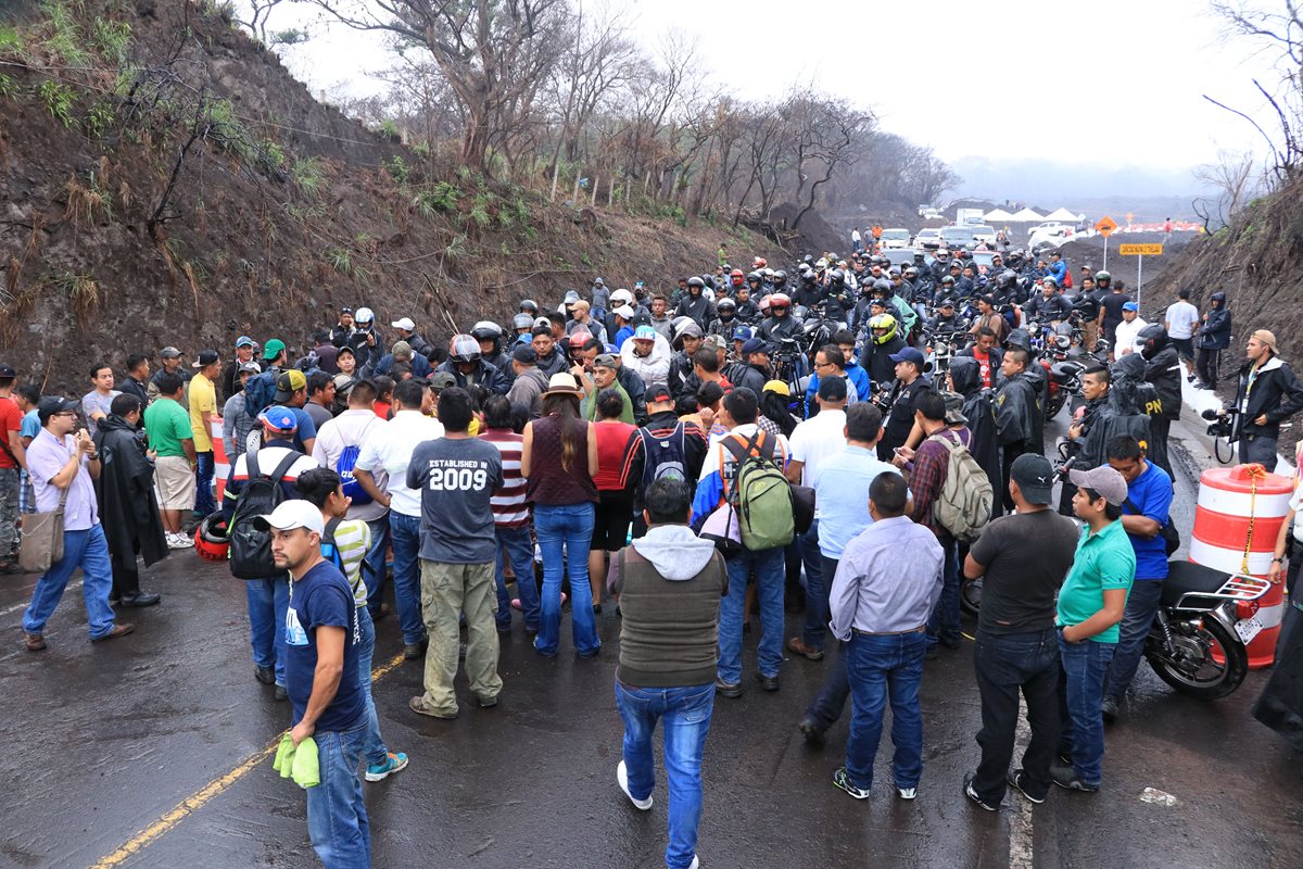 Un grupo de vecinos evitaron el paso debido al incumplimiento de los ofrecimientos hechos a las víctimas de parte de las autoridades.