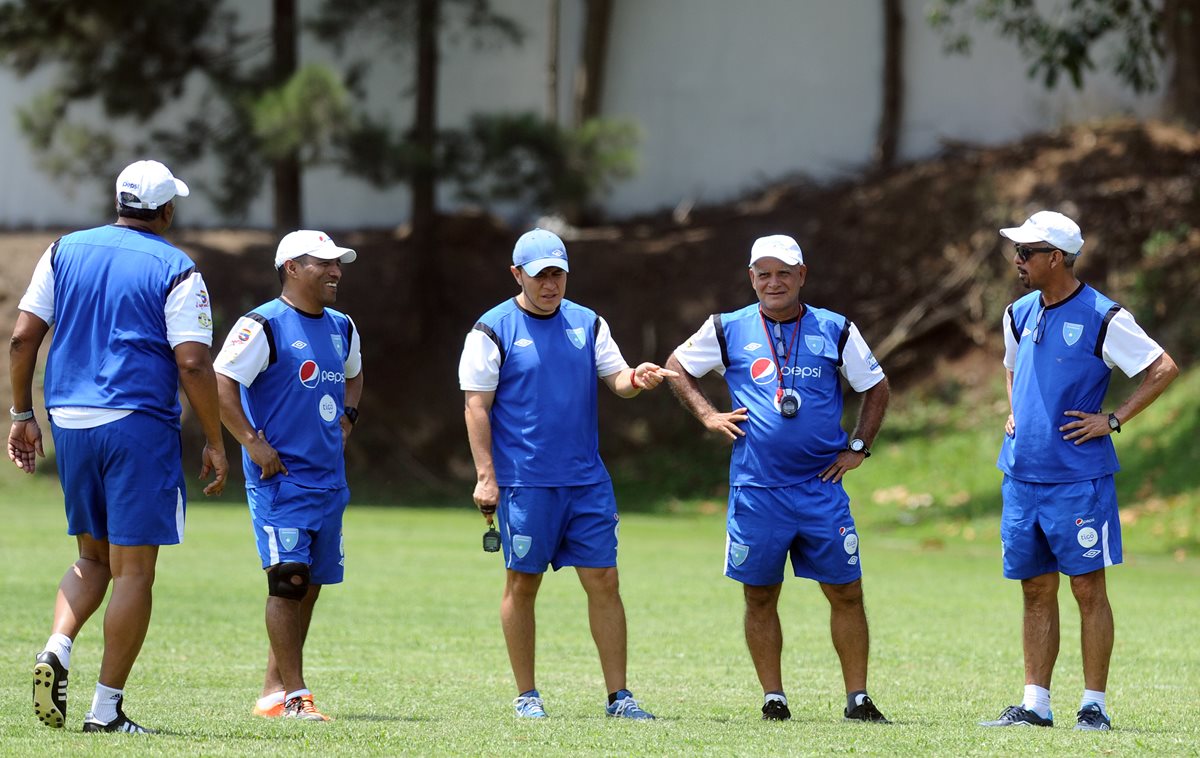 El técnico Walter Claverí se siente satisfecho por el trabajo realizado hasta el momento en la selección. (Foto Prensa Libre: Edwin Fajardo)