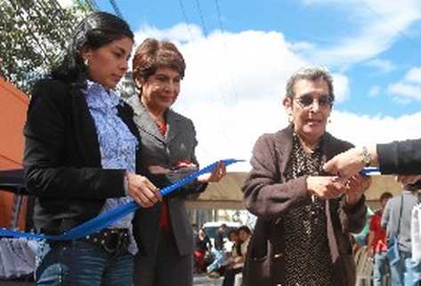 Alejandra garcía, Nineth Montenegro y Emilia García, hija, esposa y madre del sindicalista.