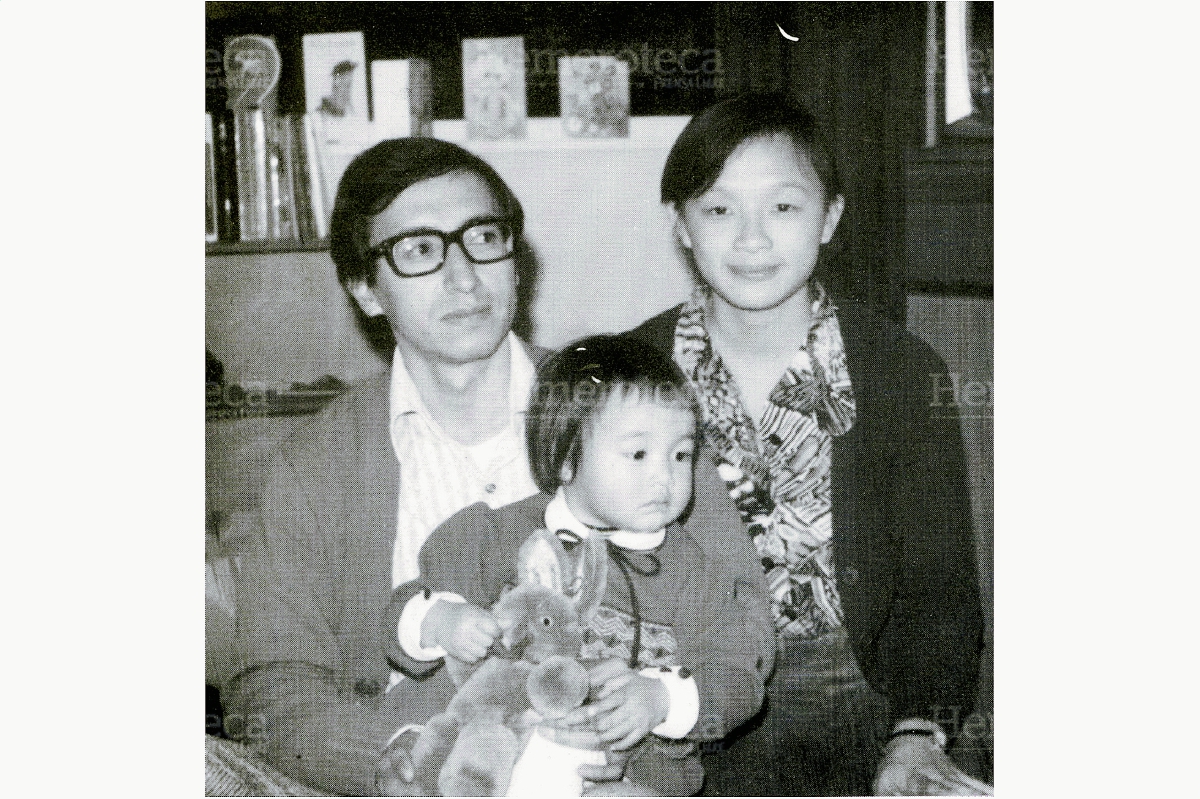 Myrna Mack, con su esposo y su hija, en una foto de álbum familiar. (Foto: Hemeroteca PL)
