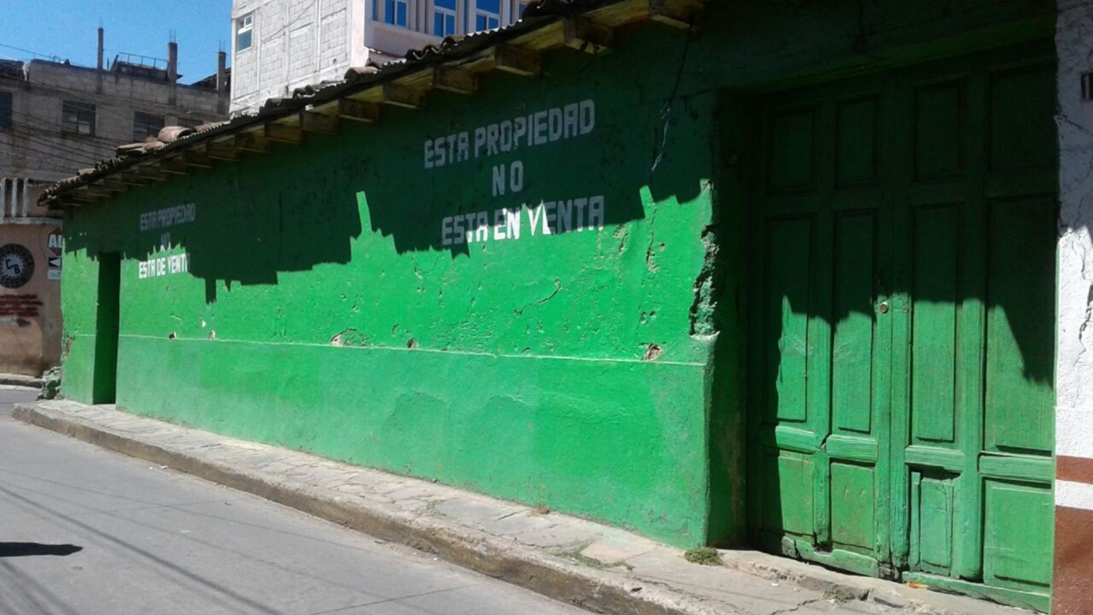 Vivienda de Florencio Morales Mendoza, ubicado en la 8a avenida de la zona 3 de Totonicapán, donde las autoridades hallaron ropa íntima femenina y discos con contenido pornográfico infantil. (Foto Prensa Libre: Cortesía)