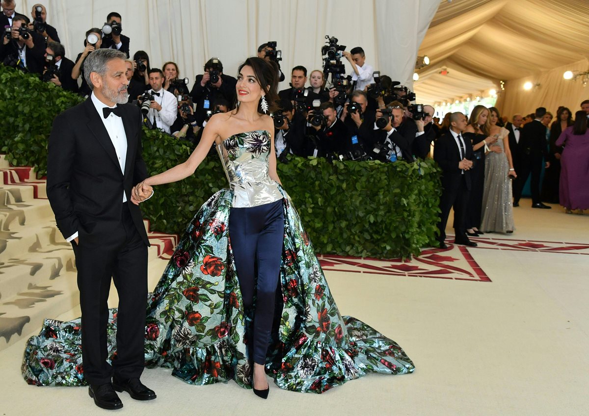 George y Amal Clooney llegaron a la ceremonia del MET.