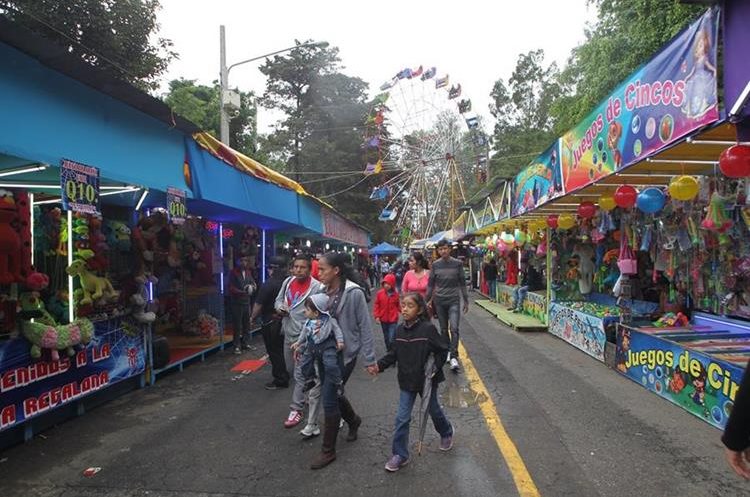 Turistas nacionales y extranjeros abarrotan las ferias que se realizan en los diferentes municipios. (Foto Prensa Libre: Hemeroteca)