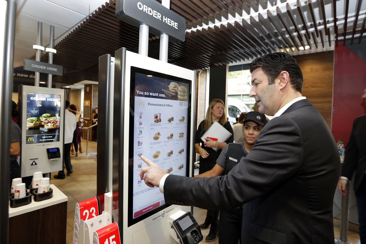 McDonald's tuvo que retirar tuit. (Foto Prensa Libre: AP)