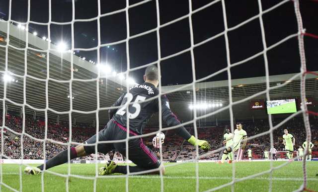 Sergio Agüero marcó el primer tanto desde el punto de penalti. (Foto Prensa Libre: AFP)