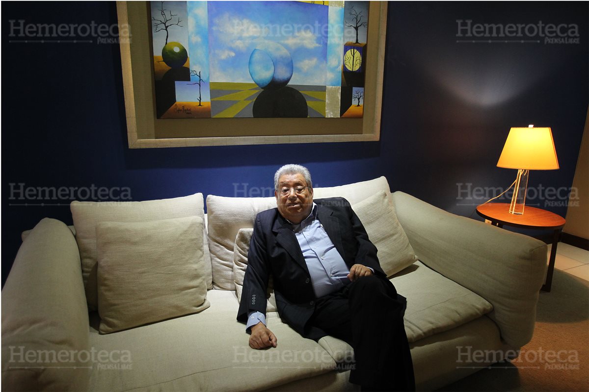 26/2/15 Entrevista con Bolaños Parada, ex presidente del TSE. (Foto: Hemeroteca PL)