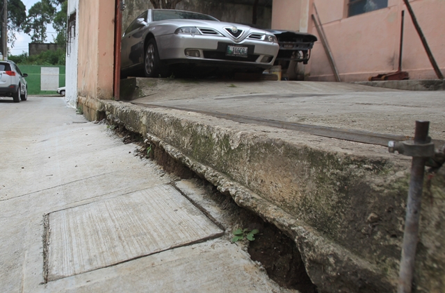 La situación en que vive el mecánico invidente, contradice las normas del país, que exige al Estado velar por las condiciones de las personas con capacidades diferentes. (Foto Prensa Libre: Esbin García)