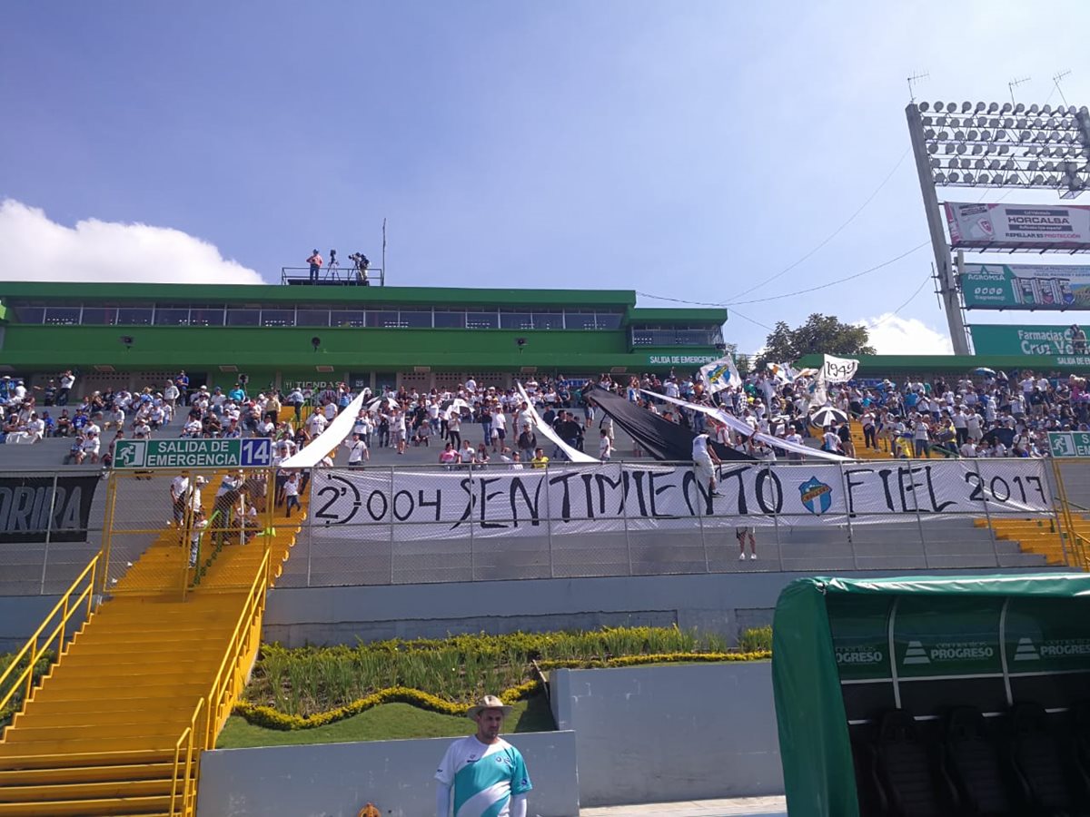 Así lució la preferencia del estadio Cementos Progreso durante el partido Comunicaciones vs Iztapa.