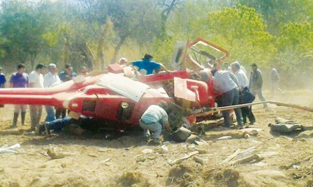 La imagen del helicóptero donde supuestamente viajaba Manuel Baldizón, corresponde a un percance en Argentina en 2013. (Foto Prensa Libre)