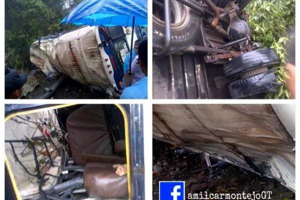 Imágenes del autobús accidentado en Patulul. (Foto Prensa Libre: Amílcar Montejo) <br _mce_bogus="1"/>