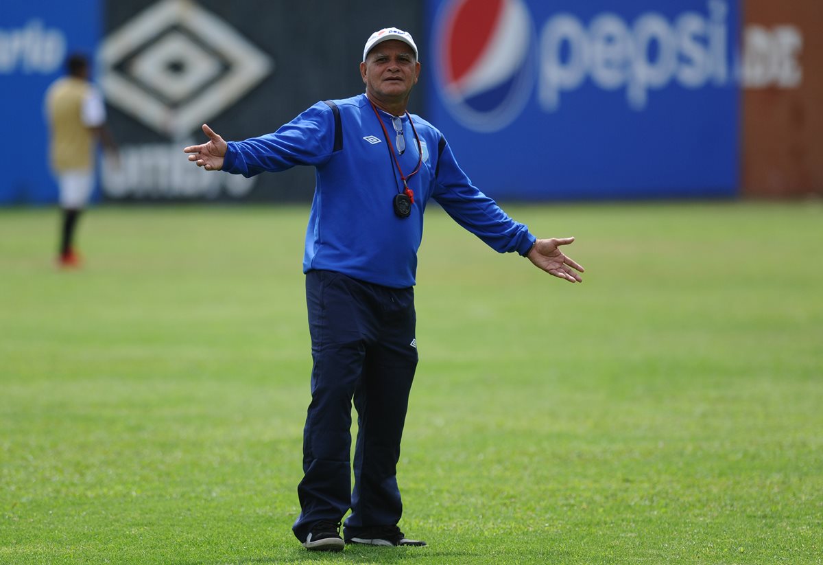 Walter Claverí durante uno de los entrenamientos de la Bicolor. (Foto Prensa Libre: Hemeroteca PL)