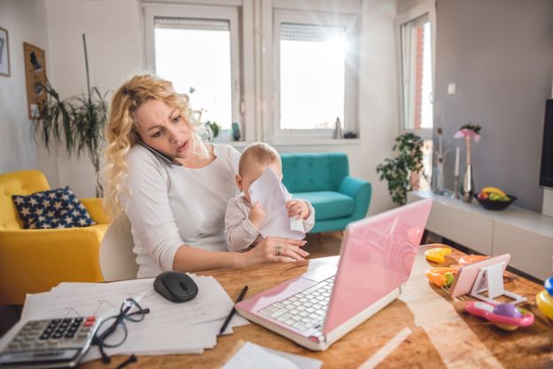 Las personas deben tener un equilibrio entre su vida familiar y laboral. GETTY