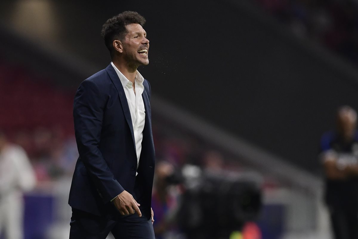 Diego Simeone tiene la responsabilidad de gestionar al plantel más talentoso del Atlético de Madrid. (Foto Prensa Libre: AFP)