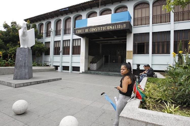 Diputados en el Congreso buscan firmas para que mediante una iniciativa de ley se disuelva la Corte de constitucionalidad. (Foto Prensa Libre: Hemeroteca PL)