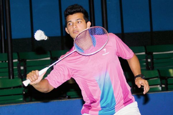 Rubén Castellanos, captado en uno de los entrenamientos de la Selección de Bádminton. (Foto Prensa Libre: Óscar Felipe Q.)