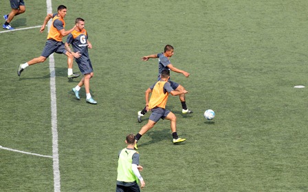 Los cremas realizaron un entrenamiento en el estadio Cementos Progreso, este lunes, para preparar los duelos contra Marquense. (Foto Prensa Libre: Francisco Sánchez).