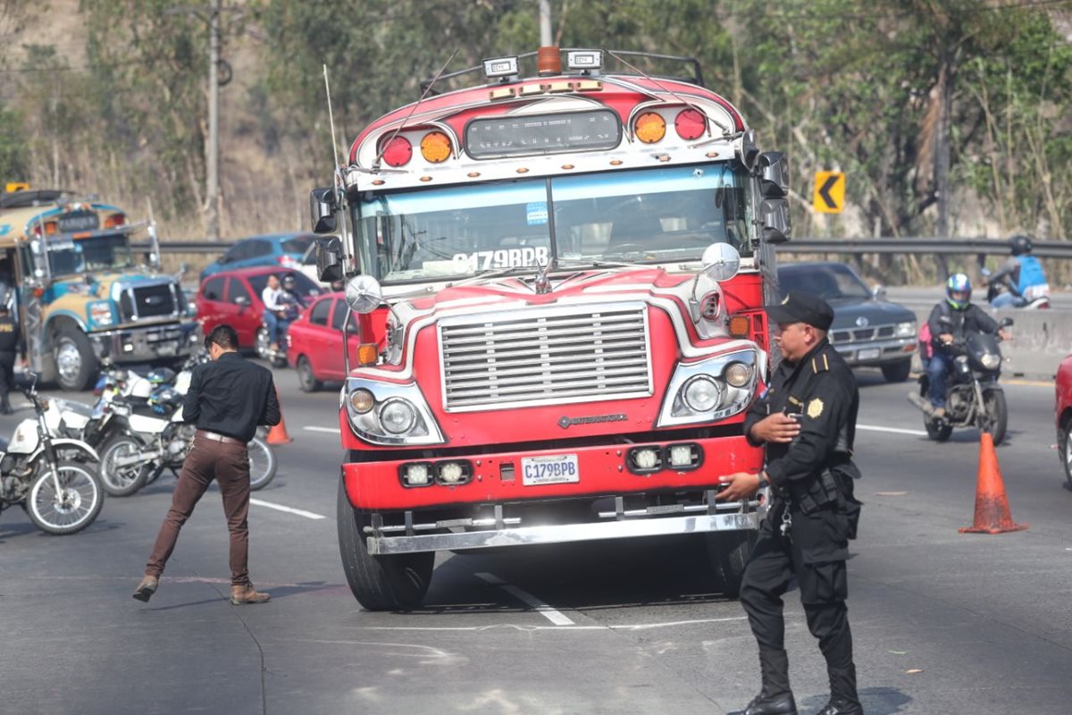 El autobús atacado en Villa Nueva se dirigía de Amatitlán hacia la Central de Mayoreo. (Foto Prensa Libre: Érick Ávila)