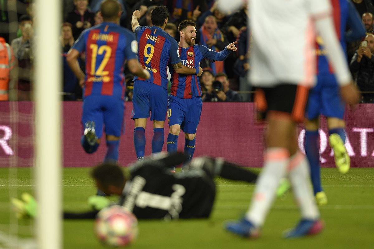 El argentino Lionel Messi anotó un doblete en la victoria del Barcelona contra el Valencia. (Foto Prensa Libre: AFP)