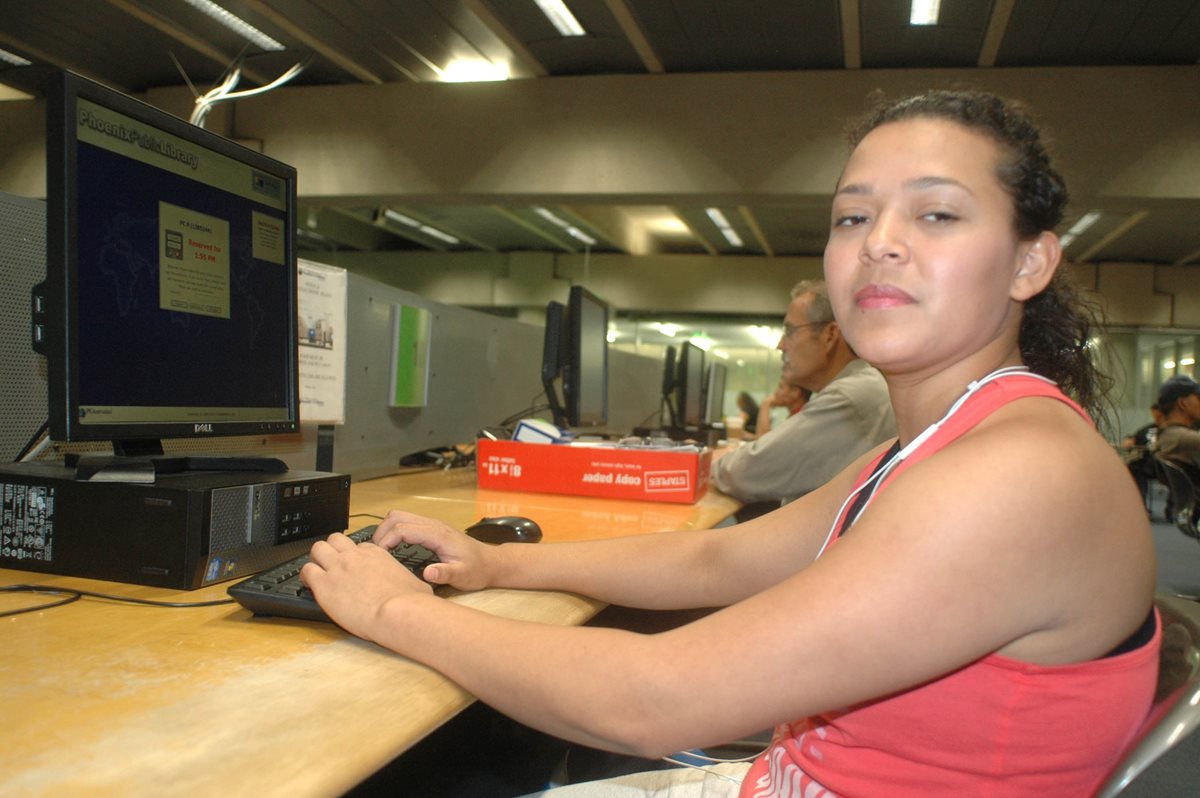 Jessica Orellana, inmigrante salvadoreña indocumentada, permanece en Tucson, Arizona. (Foto Prensa Libre: EFE).