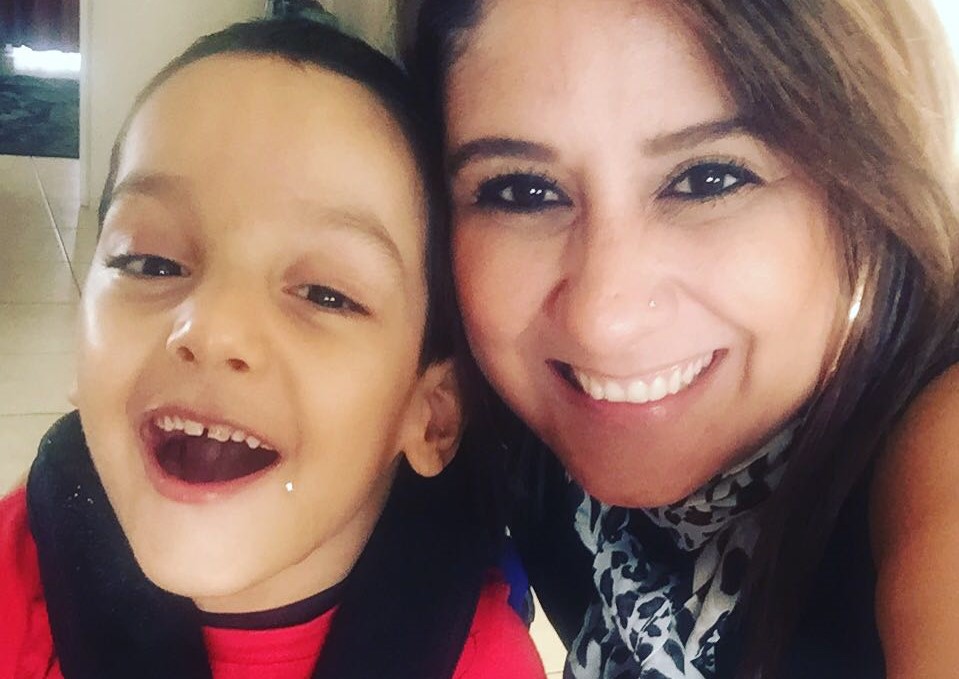 Dylan Gabriel Ramos Samayoa junto a su mamá Ana Samayoa de Ramos. (Foto Prensa Libre: Cortesía).