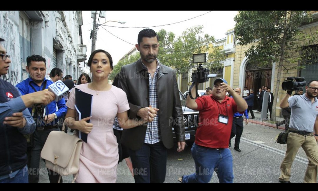 La diputada Stella Alonzo y su pareja, Otto Pérez Leal, abogaron en el Congreso por conservar el bloque del Partido Patriota. (Foto Prensa Libre: C. Hernández)