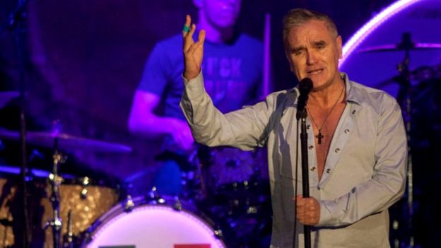 Morrissey señaló que muchos músicos han dormido con fanáticas que son menores de edad. GETTY IMAGES