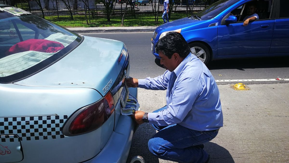 Algunos taxistas tapaban sus placas para evitar represalias.