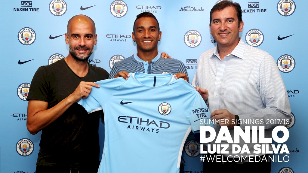 El brasileño Danilo comienza una nueva aventura con el Manchester City. (Foto Prensa Libre: cortesía Twitter @ManCity)