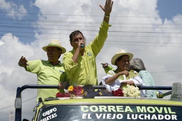 El presidente de Ecuador y candidato a la reelección, Rafael Correa, durante una marcha electoral, el 17 de enero en Machachi. (Foto Prensa Libre: AFP)