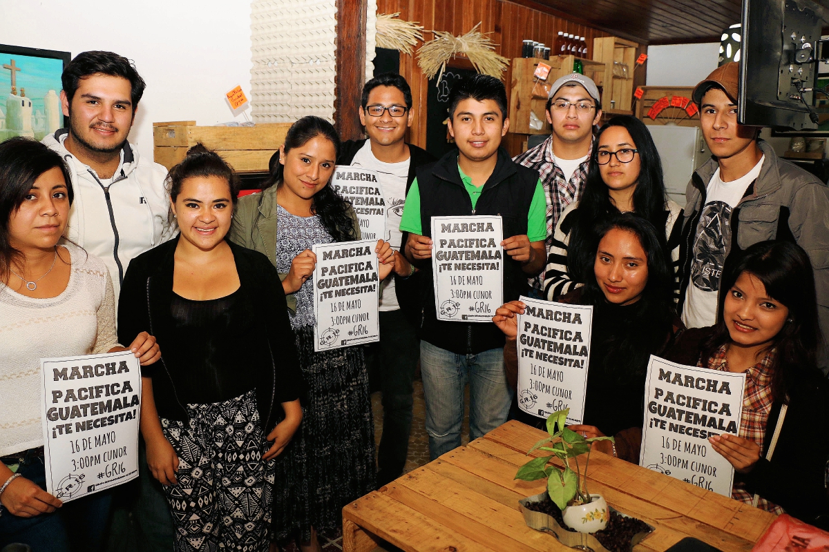 Estudiantes de  diferentes universidades con sede en Cobán, Alta Verapaz, invitan a participar en manifestación para este sábado. (Foto Prensa Libre: Eduardo Sam Chun)