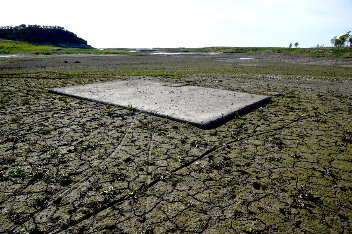 California es una de las urbes amenazadas con un déficit histórico de agua dulce. (Foto Prensa Libre: EFE)