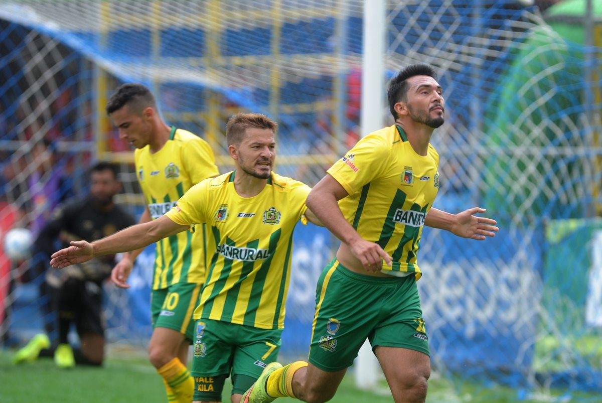 Los jugadores de Guastatoya volvieron a festejar. (Foto Prensa Libre: Hemeroteca PL)