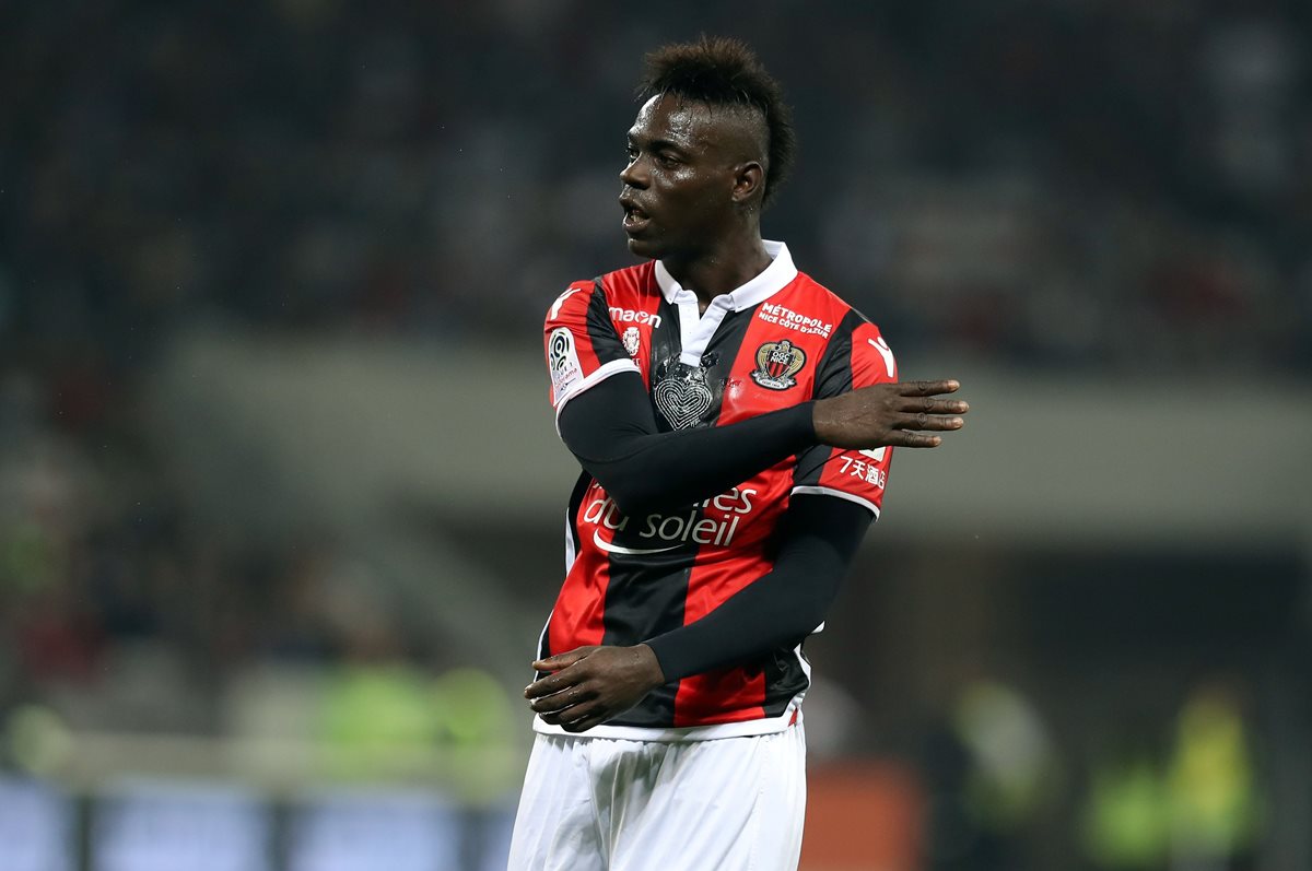 Mario Balotelli se enoja por el resultado frente al Marsella. (Foto Prensa Libre: AFP)