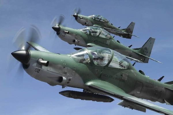 El gobierno canceló la compra de seis aeronaves Súper Tucano a la empresa Embraer.