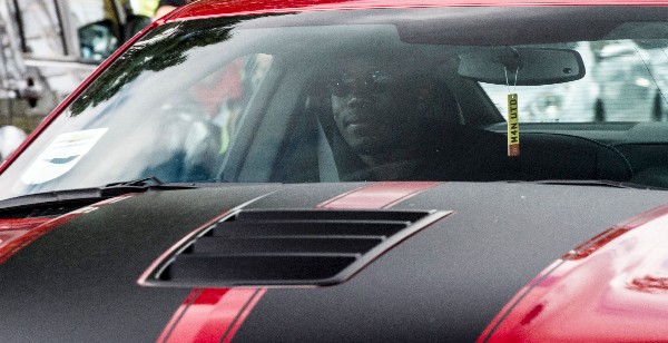 El francés Paul Pogba llega a Mánchester para firmar con el United. (Foto Prensa Libre: AFP)